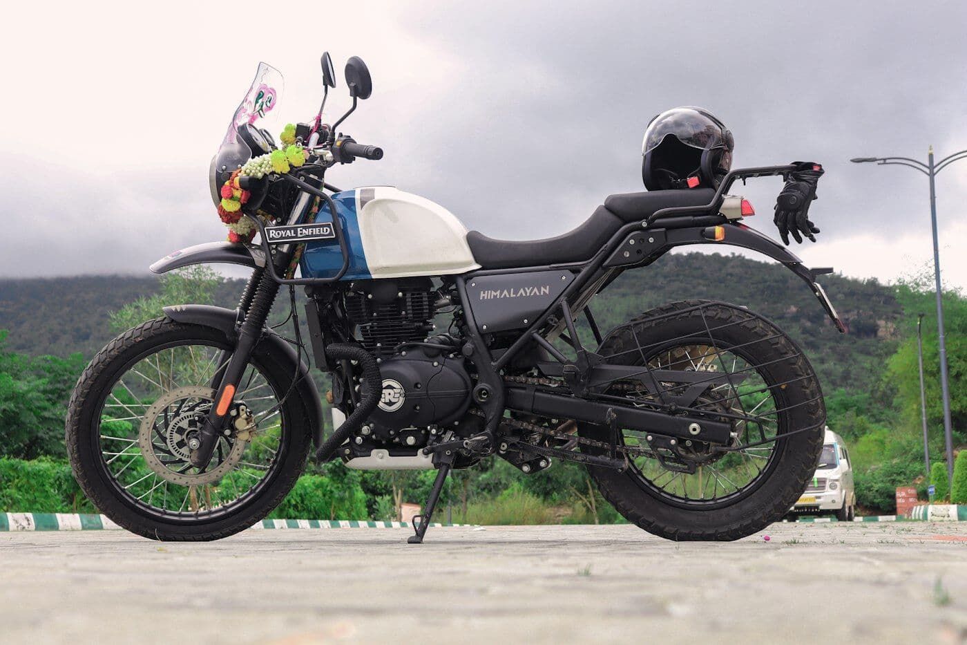 Royal Enfield Himalayan 411 2024